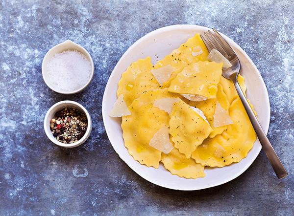 MEZZELUNE PARMIGIANO 500 G